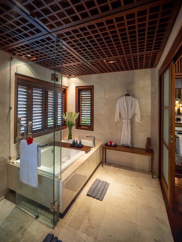 Villa Windu Sari - Guest bathroom details